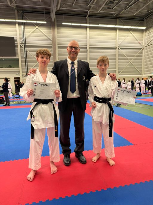 Reinier en Jesaja, samen met Roger Alken tijdens de danexamens